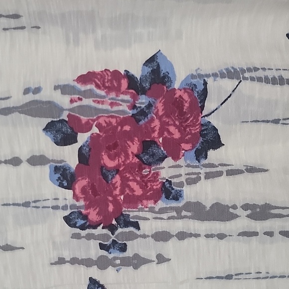 24/7 Maurices Med. White Top Pink Blue Gray Floral Flowers Strappy V-Neck cutout - Picture 5 of 5